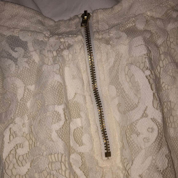 Lace mini skirt - Picture 3 of 3